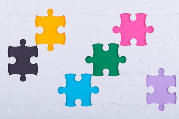 Difference in 1 and 8 Light Sources for Jigsaw Puzzles